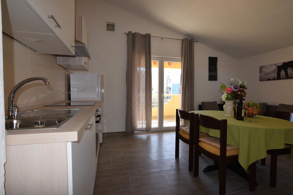 Apartments Batarilo ビオグラード・ナ・モル エクステリア 写真
