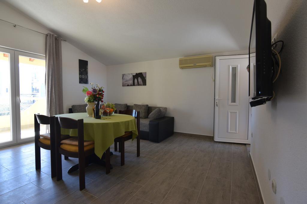 Apartments Batarilo ビオグラード・ナ・モル エクステリア 写真