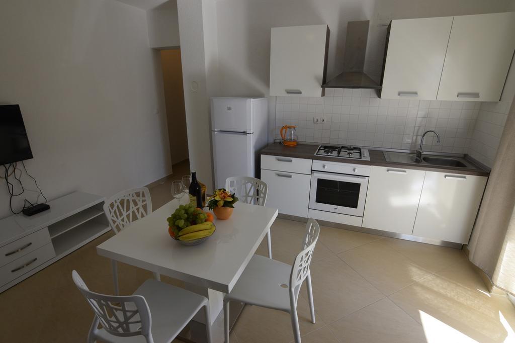 Apartments Batarilo ビオグラード・ナ・モル エクステリア 写真
